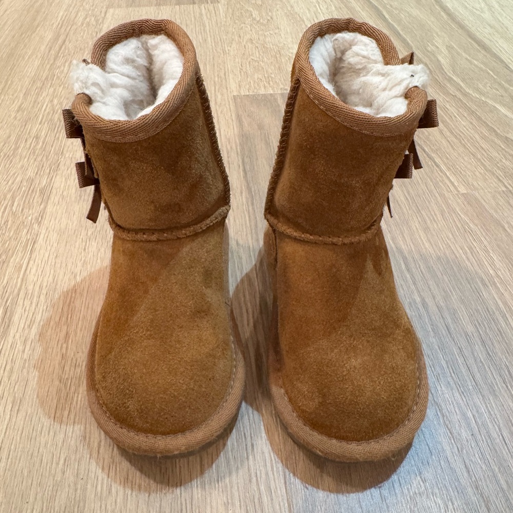 Kookaburra by Ugg Victoria Short Boot - Toddler
